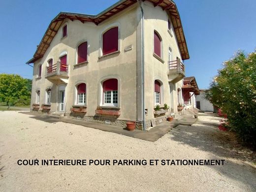 Castle in Vayres, Gironde