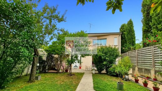 Luxury home in Chaville, Hauts-de-Seine