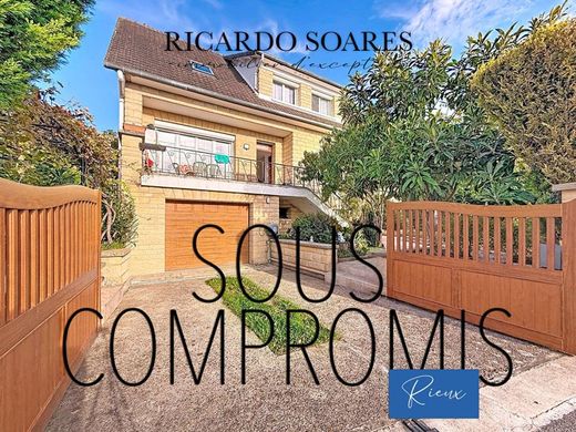 Luxury home in Pont-Sainte-Maxence, Oise