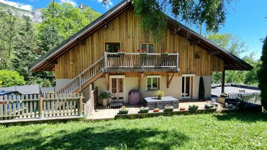 Casa di lusso a Montmin, Alta Savoia
