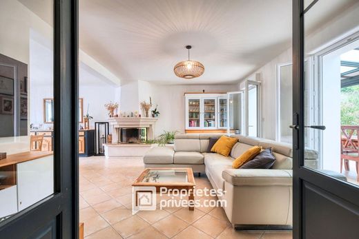 Luxury home in Les Molières, Essonne