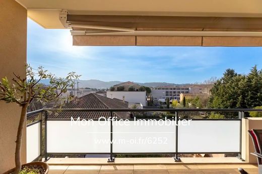 Apartment / Etagenwohnung in Aix-en-Provence, Bouches-du-Rhône