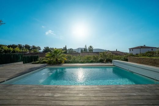 ﻓﻴﻼ ﻓﻲ Le Beausset, Var