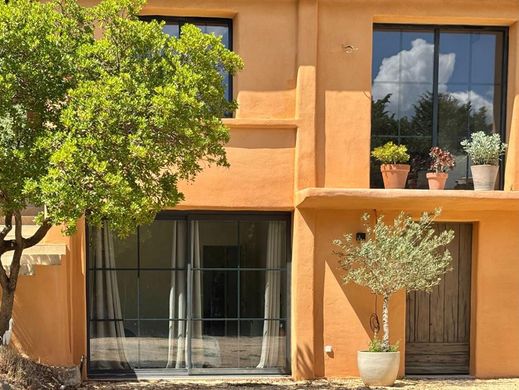 Luxus-Haus in Uzès, Gard