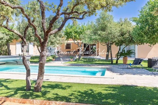 Luxury home in Saint-Didier, Vaucluse