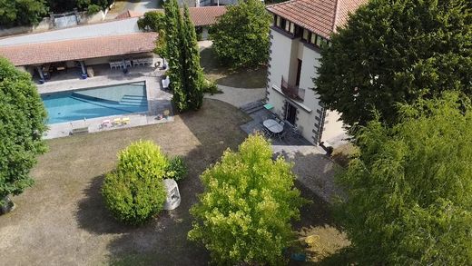 Luxury home in Varennes-sur-Morge, Puy-de-Dôme
