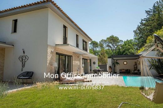Villa in Le Tholonet, Bouches-du-Rhône