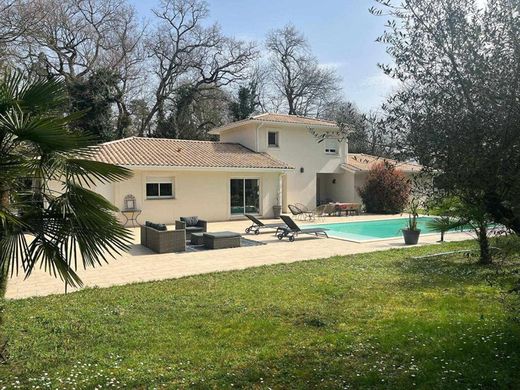 Maison de luxe à Villenave-d'Ornon, Gironde