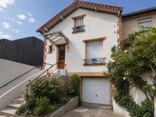 Maison de luxe à Nanterre, Hauts-de-Seine