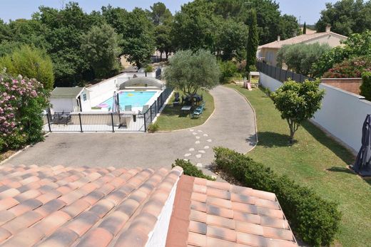 Luxury home in Saint-Victor-la-Coste, Gard