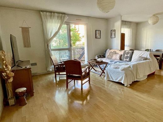 Apartment / Etagenwohnung in Châtillon, Hauts-de-Seine