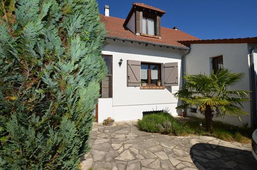 Casa di lusso a Sainte-Geneviève-des-Bois, Essonne