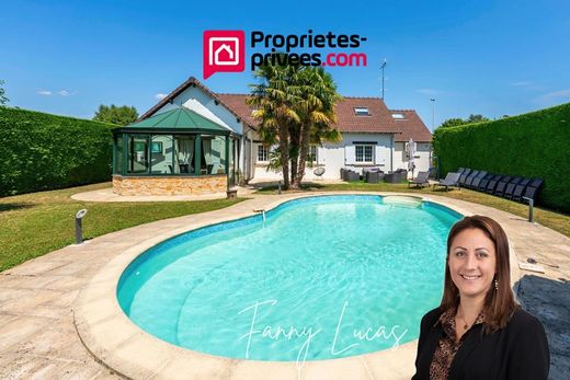 Luxury home in Boullay-les-Troux, Essonne