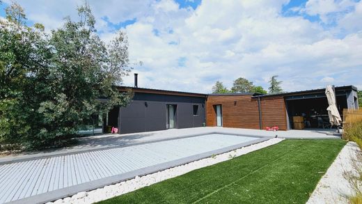 Luxury home in Saint-Doulchard, Cher