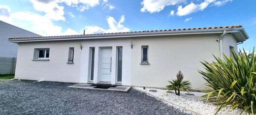Luxury home in Montussan, Gironde