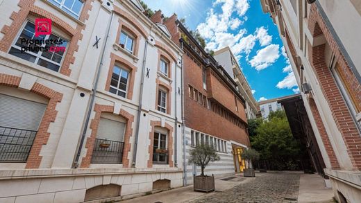 Loft in Buttes-Chaumont, Villette, Bas Belleville, Paris