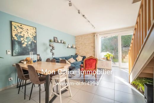 Luxe woning in Poisy, Haute-Savoie