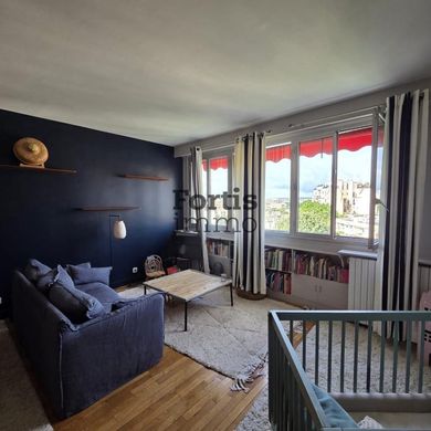 Apartment in Neuilly-sur-Seine, Hauts-de-Seine