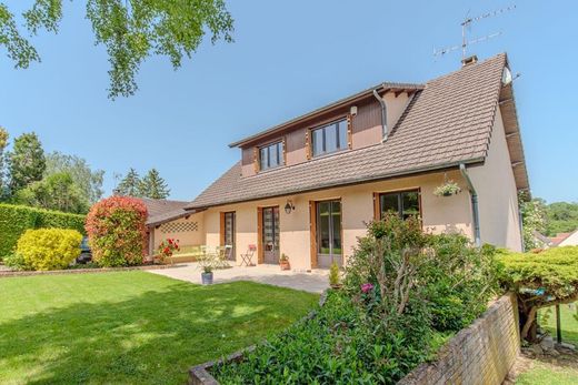 Luxury home in Oinville-sur-Montcient, Yvelines
