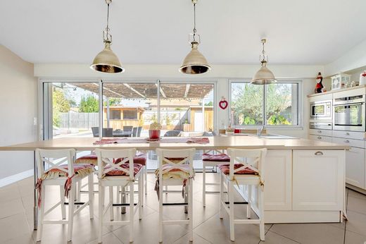Luxury home in Saint-Médard-en-Jalles, Gironde
