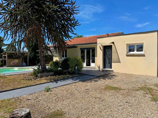 Luxury home in Le Teich, Gironde