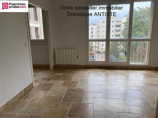 Apartment / Etagenwohnung in Pantin, Seine-Saint-Denis