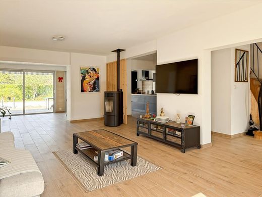 Luxury home in Le Haillan, Gironde