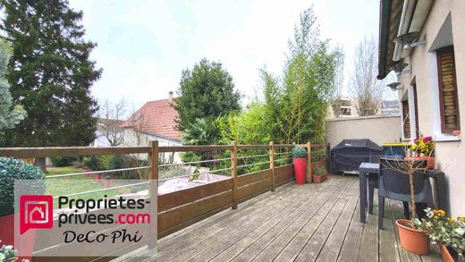 Luxe woning in Le Chesnay, Yvelines