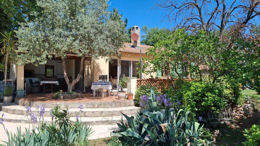 Villa in Saint-Maximin-la-Sainte-Baume, Var