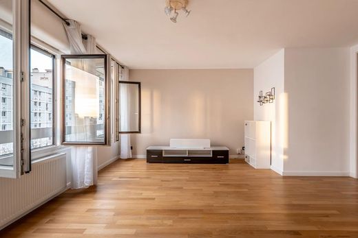 Apartment in Buttes-Chaumont, Villette, Bas Belleville, Paris