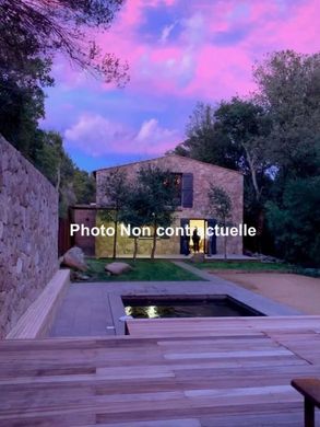 Maison de luxe à Sotta, Corse-du-Sud