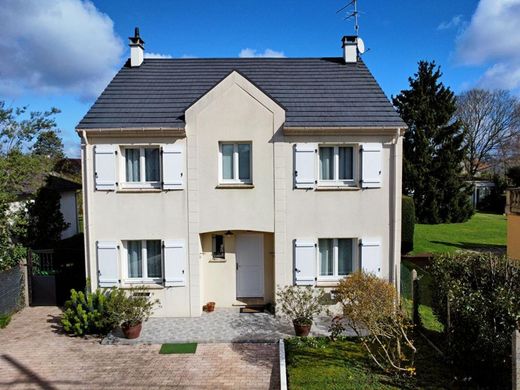 Casa di lusso a Sainte-Geneviève-des-Bois, Essonne