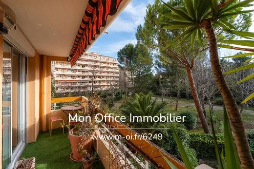Apartment / Etagenwohnung in Aix-en-Provence, Bouches-du-Rhône