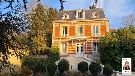 Luxury home in Chaumont-en-Vexin, Oise