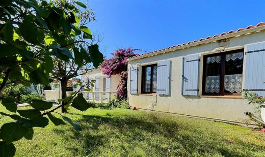 Saint-Denis-d'Oléron, Charente-Maritimeの高級住宅