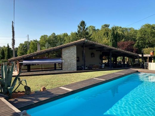 Luxury home in Sainte-Eulalie, Gironde