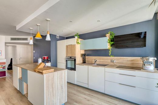 Apartment in Lyon, Rhône