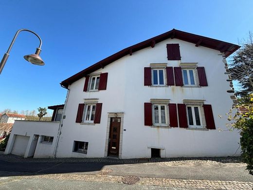 Luxury home in Ustaritz, Pyrénées-Atlantiques