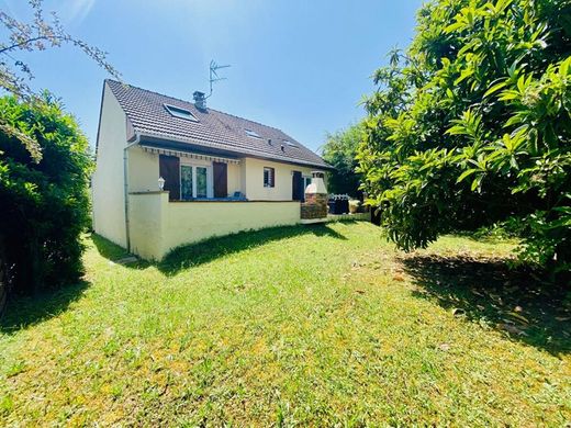 Luxus-Haus in Claye-Souilly, Seine-et-Marne