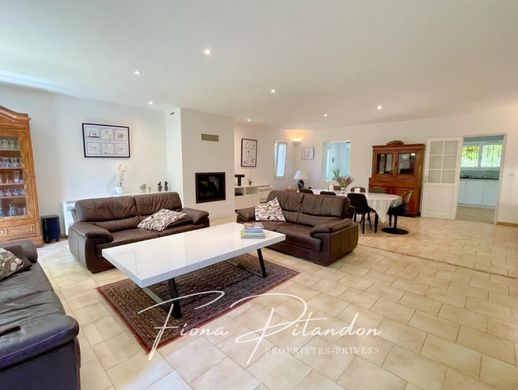 Luxury home in Lauris, Vaucluse