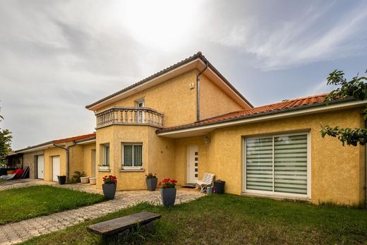 Villa in Clermont-Ferrand, Puy-de-Dôme
