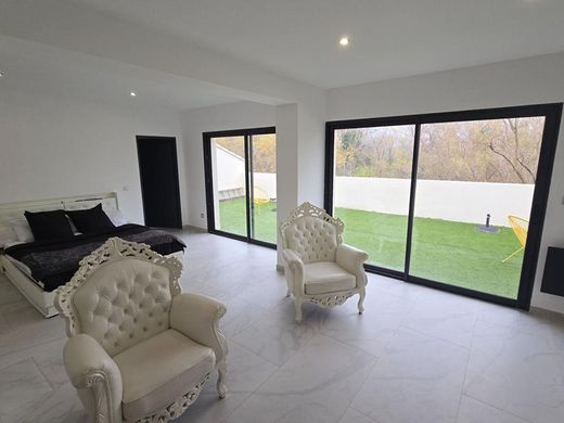 豪宅  Sorgues, Vaucluse