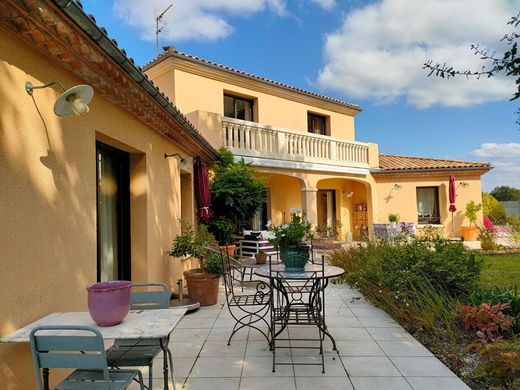 Luxury home in Montussan, Gironde