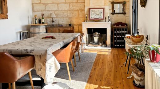 Rural or Farmhouse in Vayres, Gironde
