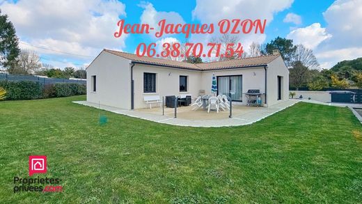 ‏בתי יוקרה ב  Étaules, השראנט הימי