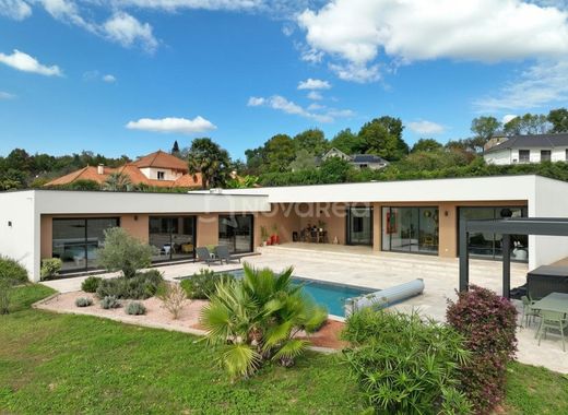 Pau, Pyrénées-Atlantiquesの高級住宅