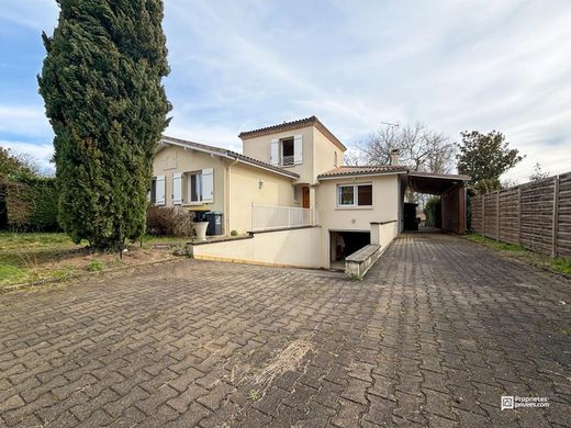 Luxury home in Léognan, Gironde