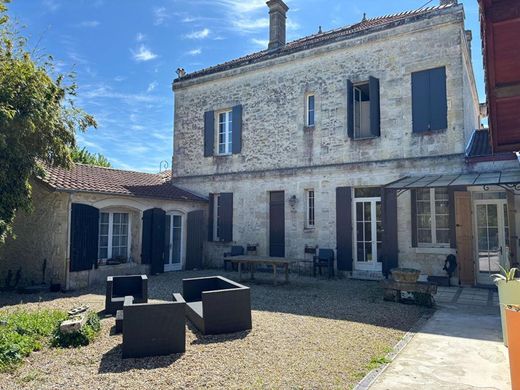 Luxury home in Moulis-en-Médoc, Gironde