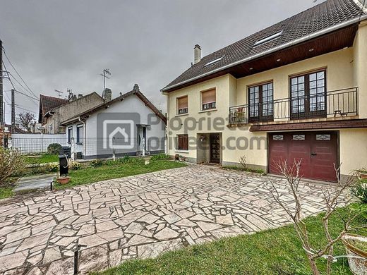 Maison de luxe à Pontault-Combault, Seine-et-Marne