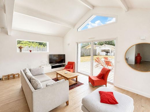 Luxury home in Salles, Gironde